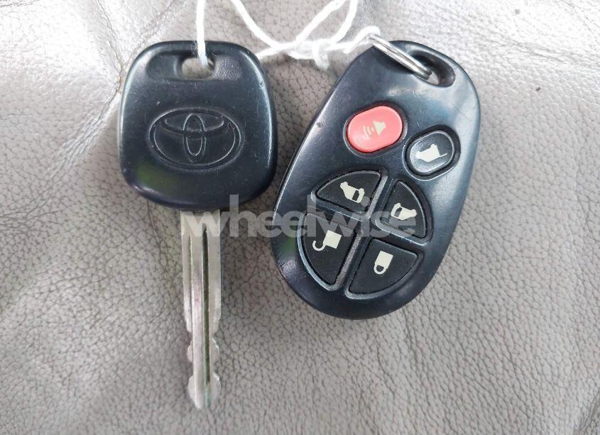 Photo 11 of 2004 Toyota Sienna XLE LIMITED (VIN 5TDBA22C84S025806)