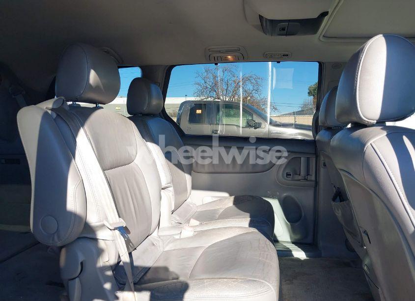 Photo 8 of 2005 Toyota Sienna XLE LIMITED (VIN 5TDBA22C85S029615)