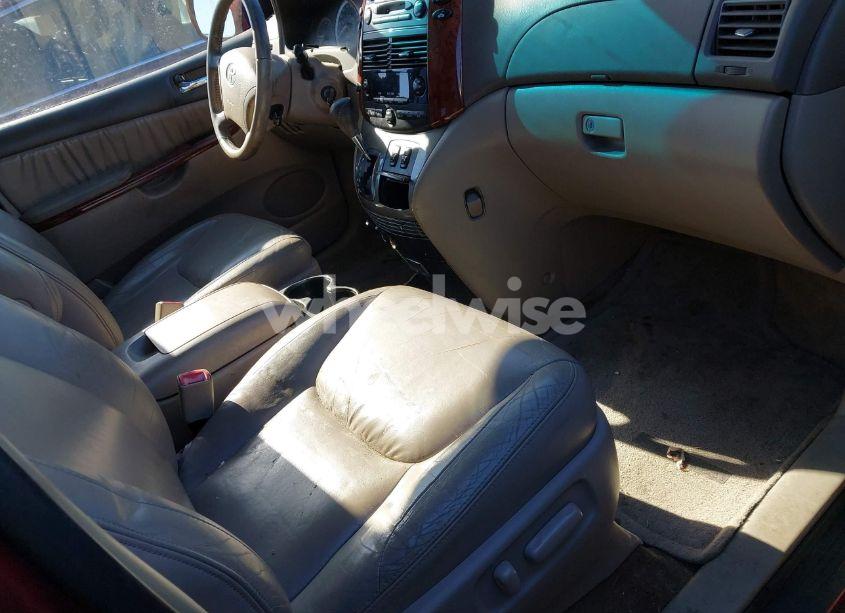 Photo 5 of 2005 Toyota Sienna XLE (VIN 5TDBA22C85S034359)