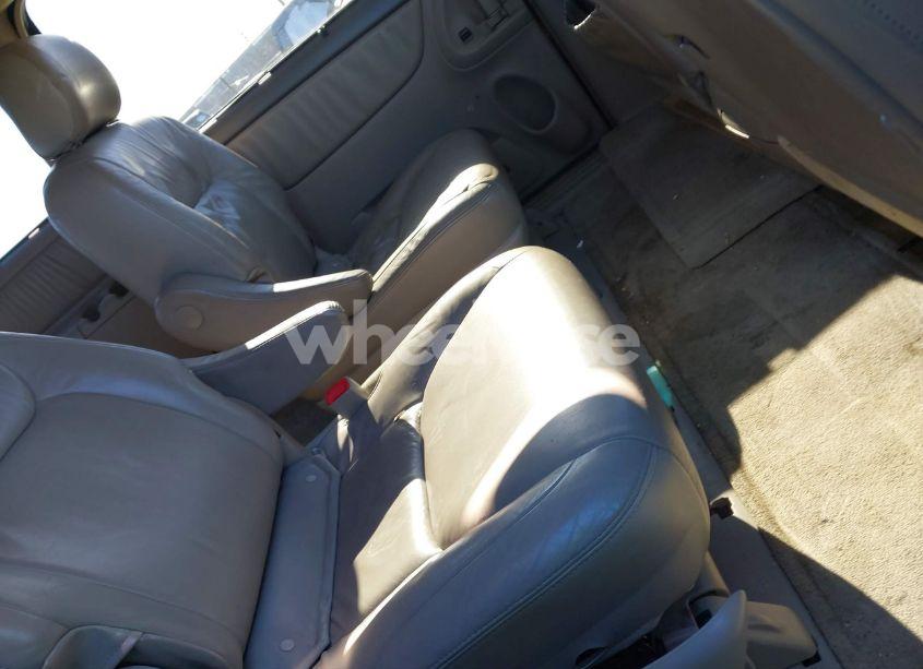 Photo 8 of 2005 Toyota Sienna XLE (VIN 5TDBA22C85S034359)