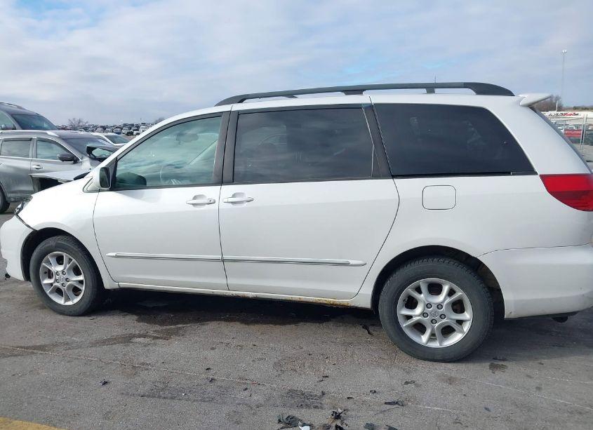 Photo 14 of 2005 Toyota Sienna XLE LIMITED (VIN 5TDBA22C85S034829)