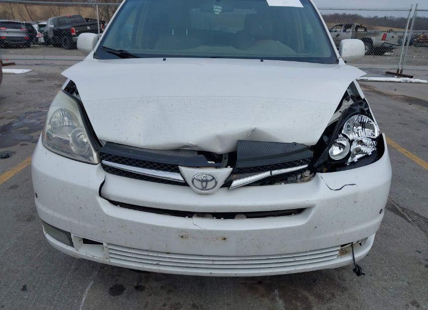 Photo 6 of 2005 Toyota Sienna XLE LIMITED (VIN 5TDBA22C85S034829)