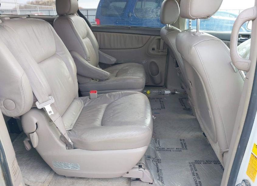 Photo 8 of 2005 Toyota Sienna XLE LIMITED (VIN 5TDBA22C85S034829)
