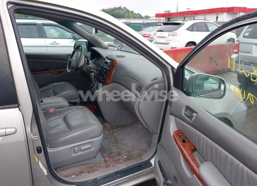 Photo 5 of 2005 Toyota Sienna XLE (VIN 5TDBA22C85S047614)