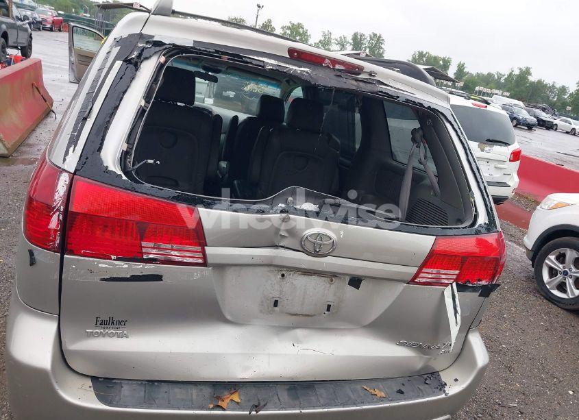 Photo 6 of 2005 Toyota Sienna XLE (VIN 5TDBA22C85S047614)