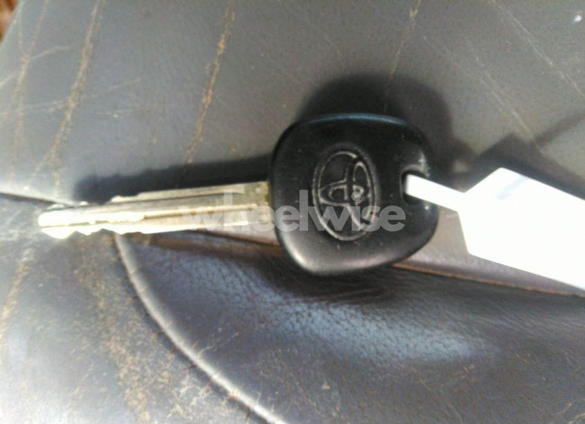 Photo 11 of 2005 Toyota Sienna XLE (VIN 5TDBA22C85S052649)