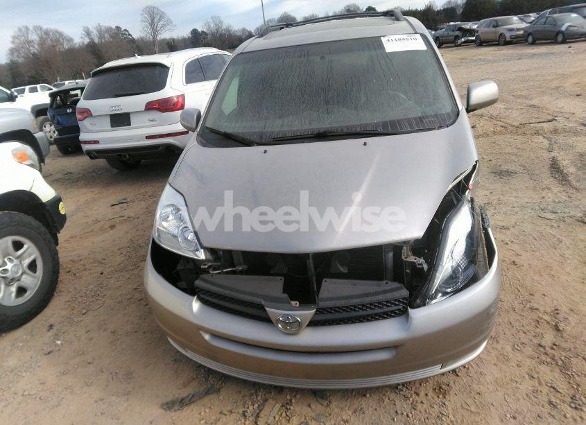 Photo 12 of 2005 Toyota Sienna XLE (VIN 5TDBA22C85S052649)