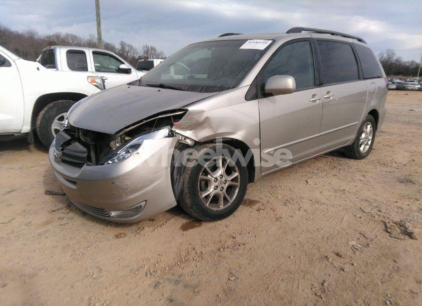 Photo 2 of 2005 Toyota Sienna XLE (VIN 5TDBA22C85S052649)