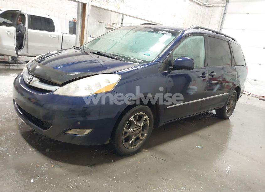 Photo 2 of 2006 Toyota Sienna XLE LIMITED (VIN 5TDBA22C86S062910)