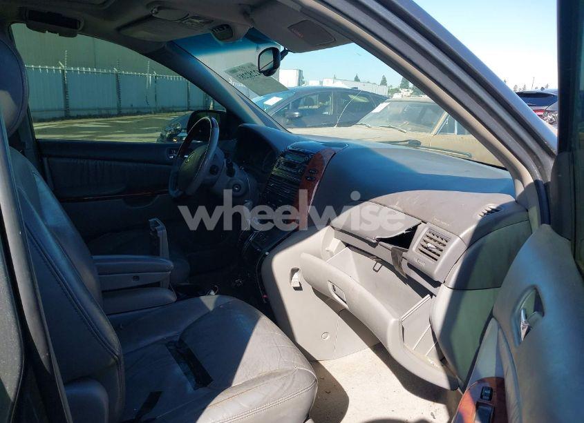 Photo 5 of 2004 Toyota Sienna XLE LIMITED (VIN 5TDBA22C94S009274)