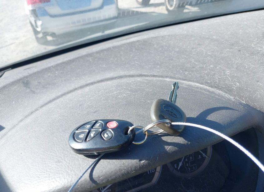 Photo 11 of 2005 Toyota Sienna XLE LIMITED (VIN 5TDBA22C95S029915)