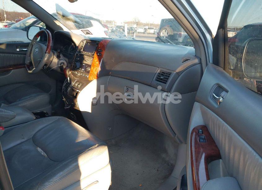 Photo 5 of 2005 Toyota Sienna XLE LIMITED (VIN 5TDBA22C95S047413)