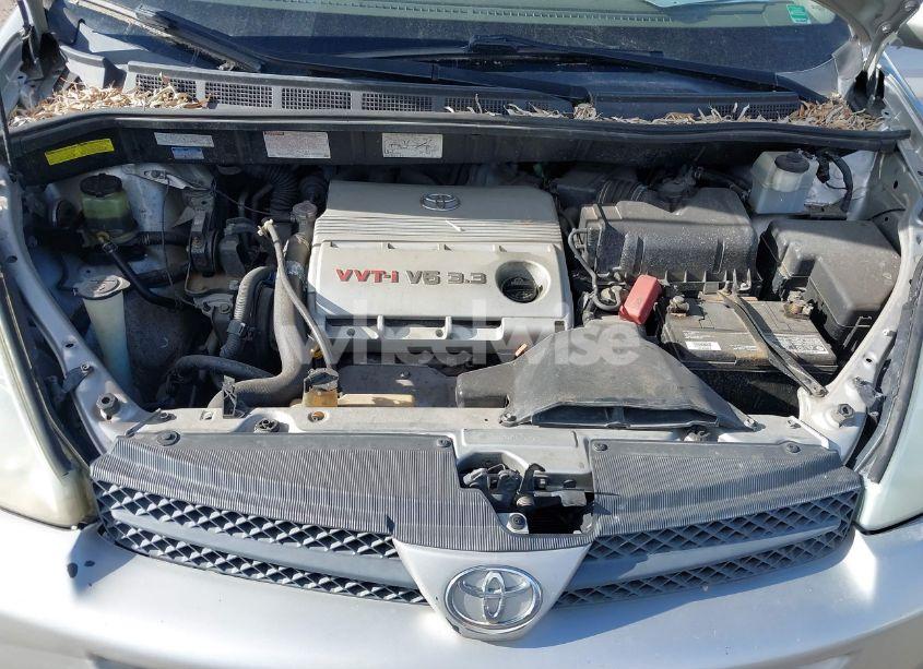 Photo 10 of 2004 Toyota Sienna XLE (VIN 5TDBA22CX4S003211)