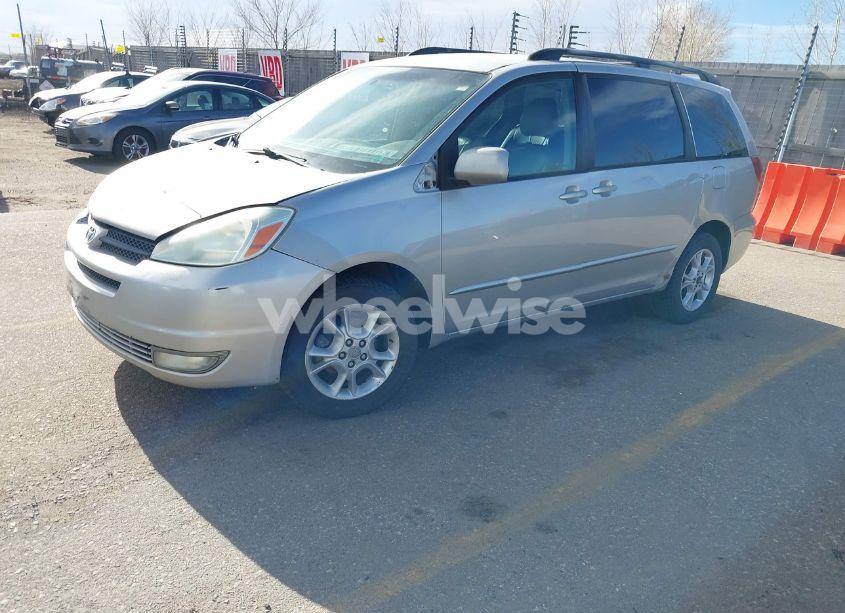 Photo 2 of 2004 Toyota Sienna XLE (VIN 5TDBA22CX4S003211)