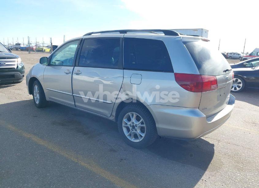 Photo 3 of 2004 Toyota Sienna XLE (VIN 5TDBA22CX4S003211)