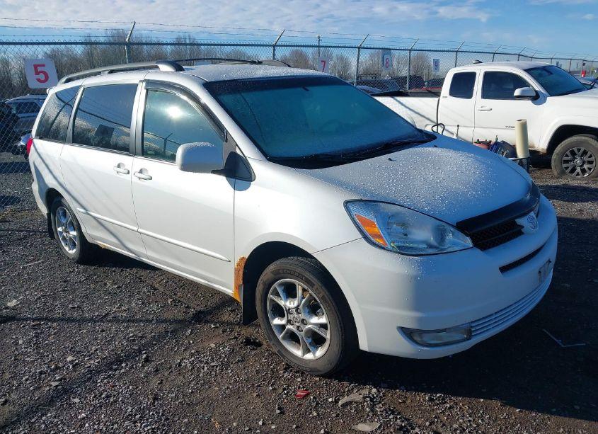 2005 Toyota Sienna XLE (VIN 5TDBA22CX5S031141) main photo