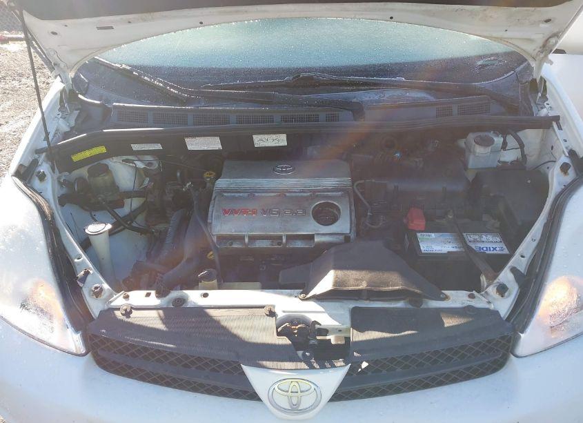Photo 10 of 2005 Toyota Sienna XLE (VIN 5TDBA22CX5S031141)
