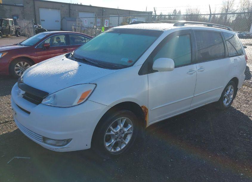 Photo 2 of 2005 Toyota Sienna XLE (VIN 5TDBA22CX5S031141)