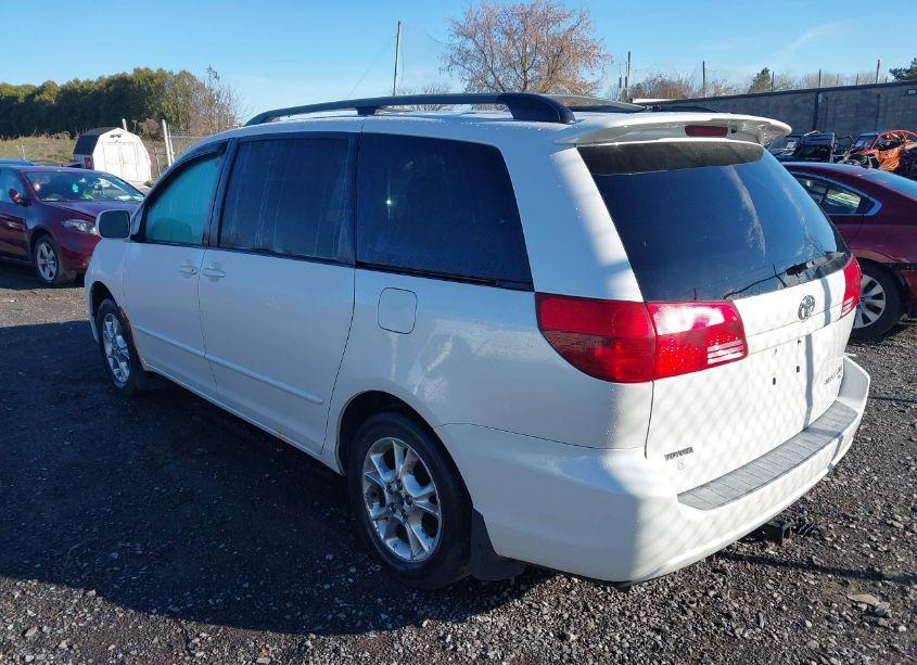 Photo 3 of 2005 Toyota Sienna XLE (VIN 5TDBA22CX5S031141)