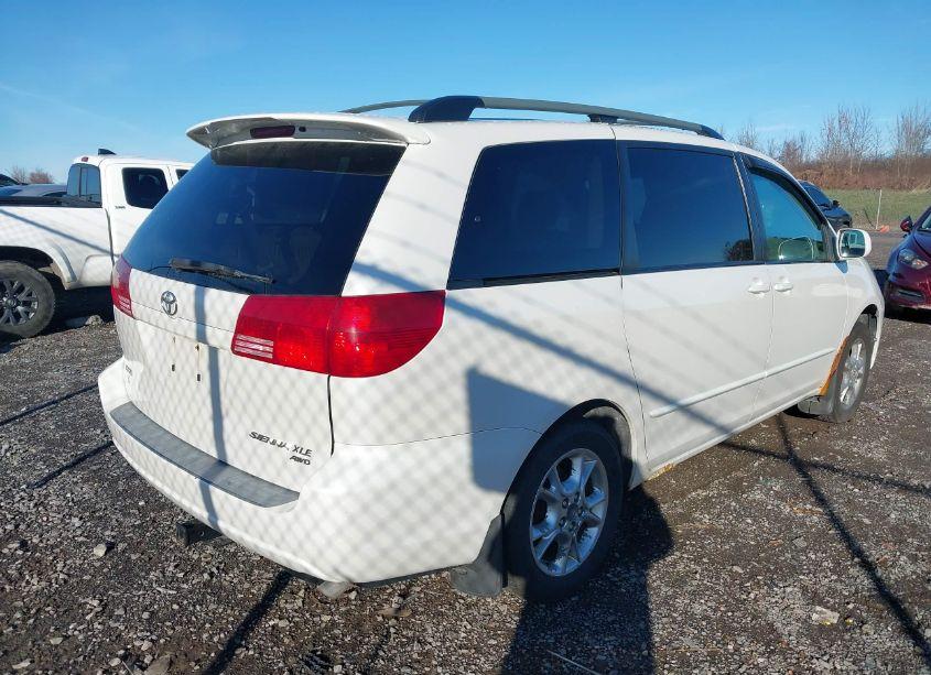 Photo 4 of 2005 Toyota Sienna XLE (VIN 5TDBA22CX5S031141)