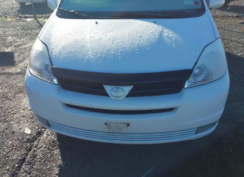 Photo 6 of 2005 Toyota Sienna XLE (VIN 5TDBA22CX5S031141)