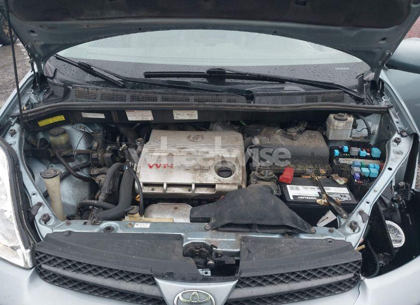 Photo 10 of 2005 Toyota Sienna XLE (VIN 5TDBA22CX5S031298)