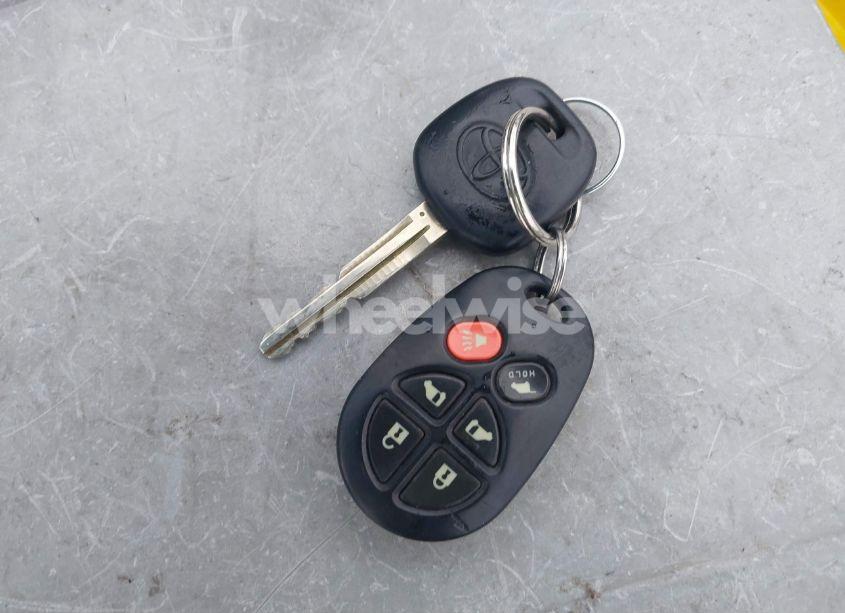 Photo 11 of 2005 Toyota Sienna XLE (VIN 5TDBA22CX5S031298)