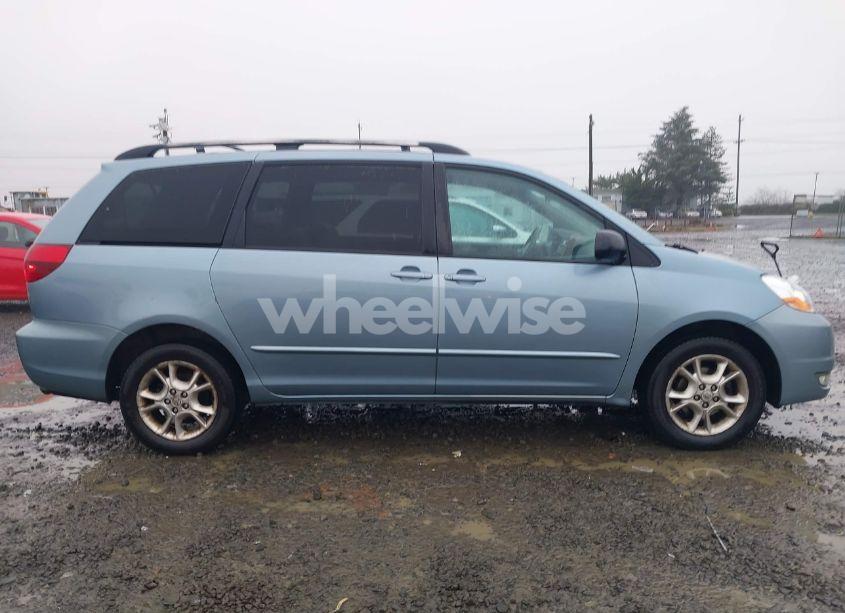 Photo 13 of 2005 Toyota Sienna XLE (VIN 5TDBA22CX5S031298)