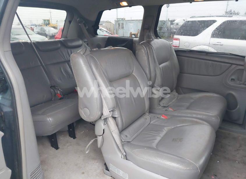 Photo 8 of 2005 Toyota Sienna XLE (VIN 5TDBA22CX5S031298)