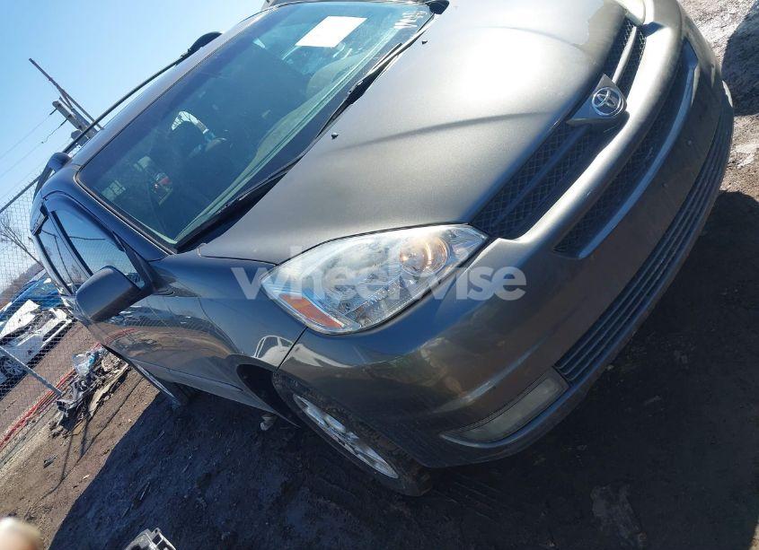 2005 Toyota Sienna XLE (VIN 5TDBA22CX5S036484) main photo