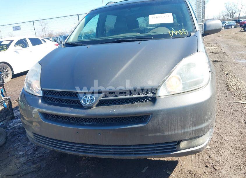 Photo 12 of 2005 Toyota Sienna XLE (VIN 5TDBA22CX5S036484)