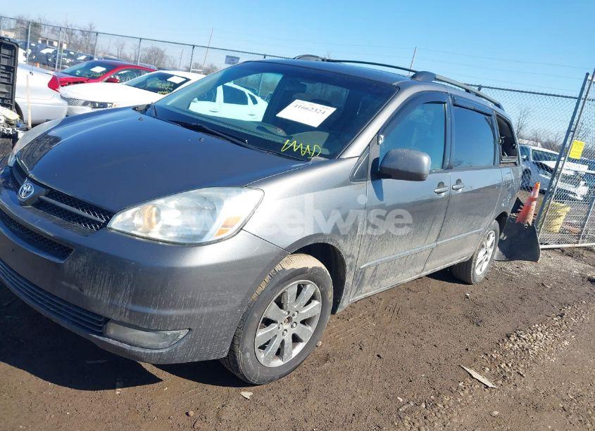 Photo 2 of 2005 Toyota Sienna XLE (VIN 5TDBA22CX5S036484)