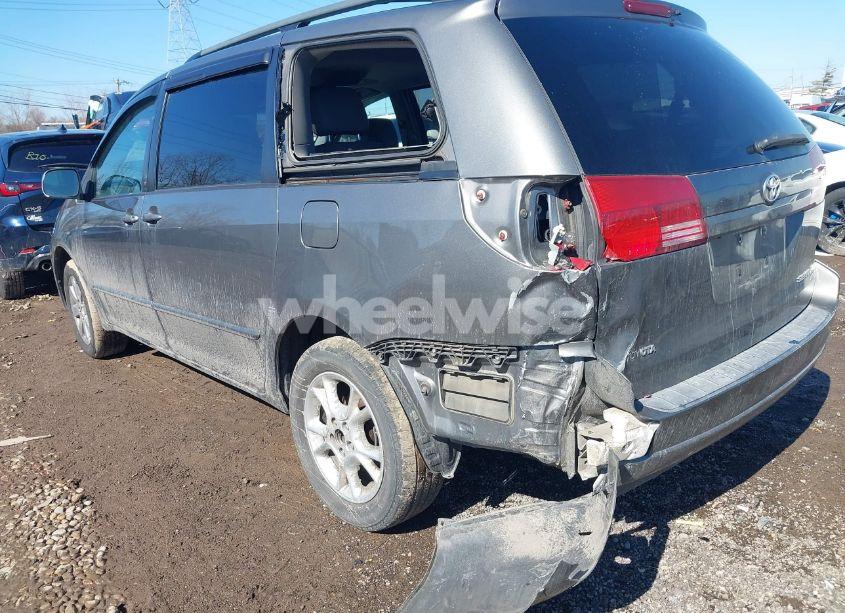 Photo 3 of 2005 Toyota Sienna XLE (VIN 5TDBA22CX5S036484)