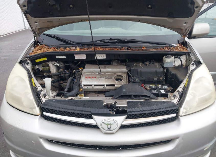 Photo 10 of 2005 Toyota Sienna XLE LIMITED (VIN 5TDBA22CX5S039773)