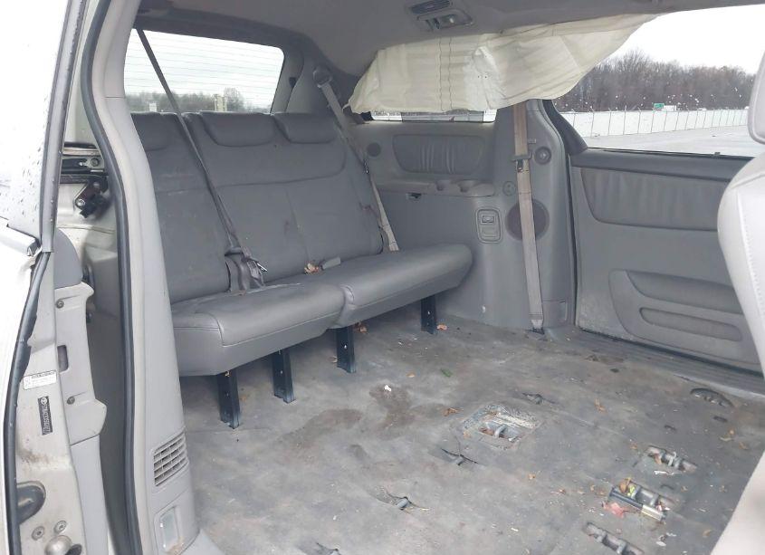 Photo 8 of 2005 Toyota Sienna XLE LIMITED (VIN 5TDBA22CX5S039773)