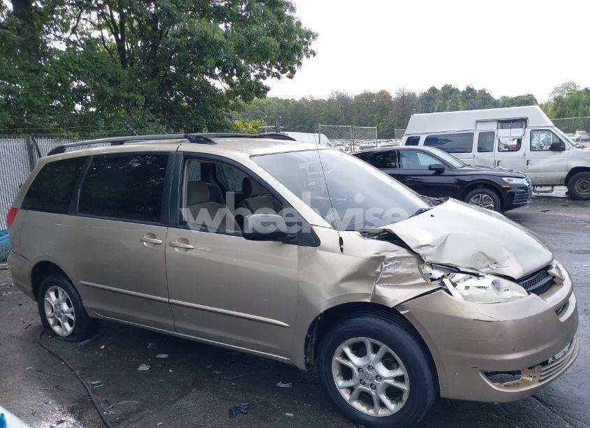 Photo 13 of 2004 Toyota Sienna LE (VIN 5TDBA23C04S008190)