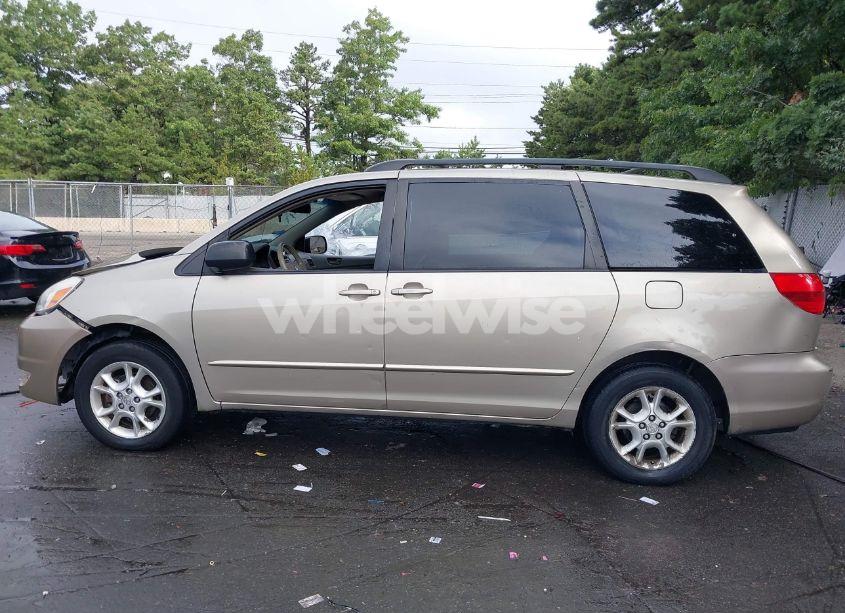 Photo 14 of 2004 Toyota Sienna LE (VIN 5TDBA23C04S008190)