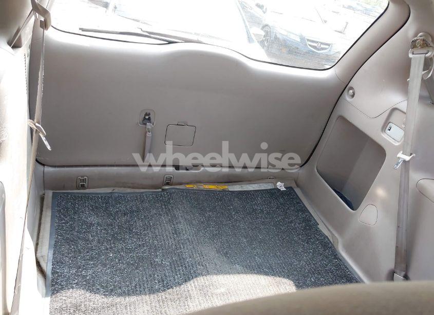 Photo 12 of 2004 Toyota Sienna LE (VIN 5TDBA23C04S011381)