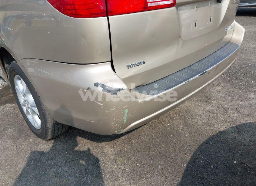 Photo 13 of 2004 Toyota Sienna LE (VIN 5TDBA23C04S011381)