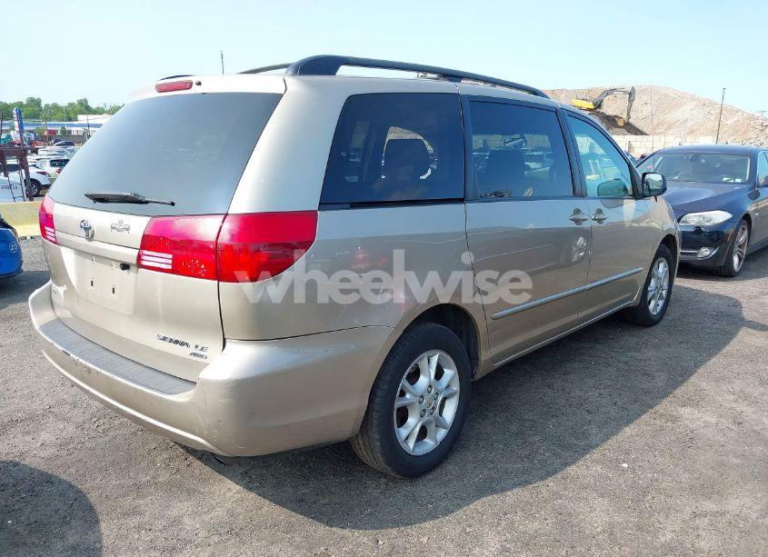 Photo 4 of 2004 Toyota Sienna LE (VIN 5TDBA23C04S011381)