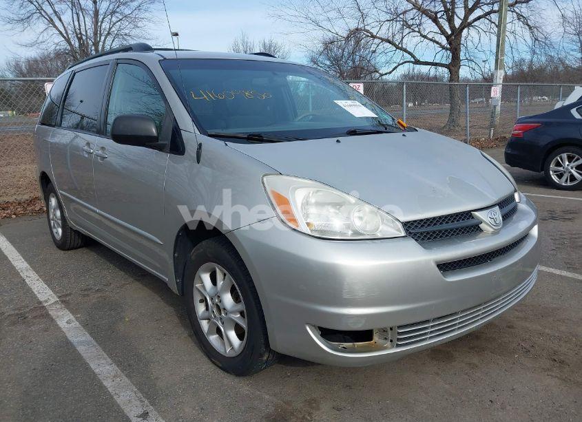 2004 Toyota Sienna LE (VIN 5TDBA23C04S018430) main photo