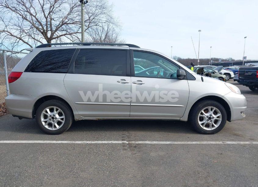 Photo 13 of 2004 Toyota Sienna LE (VIN 5TDBA23C04S018430)