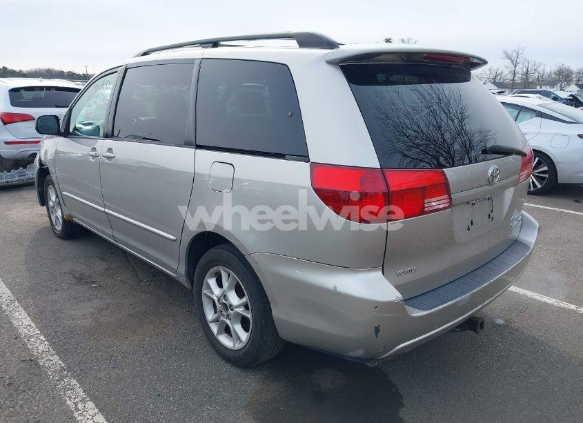 Photo 3 of 2004 Toyota Sienna LE (VIN 5TDBA23C04S018430)