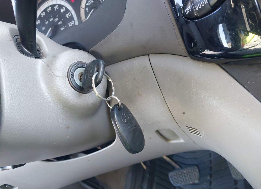 Photo 11 of 2005 Toyota Sienna LE (VIN 5TDBA23C05S044768)