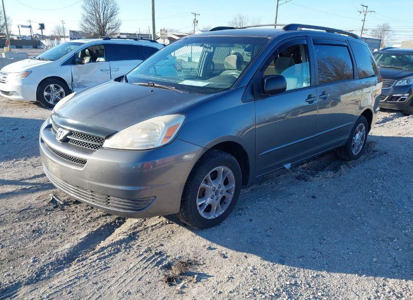 Photo 2 of 2005 Toyota Sienna LE (VIN 5TDBA23C05S044768)