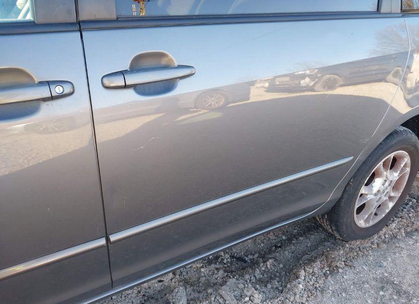 Photo 6 of 2005 Toyota Sienna LE (VIN 5TDBA23C05S044768)