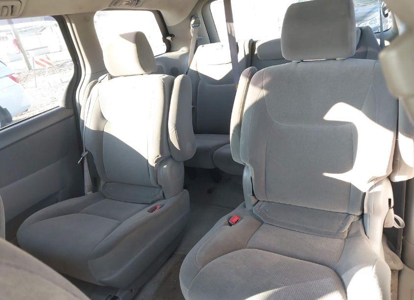 Photo 8 of 2005 Toyota Sienna LE (VIN 5TDBA23C05S044768)
