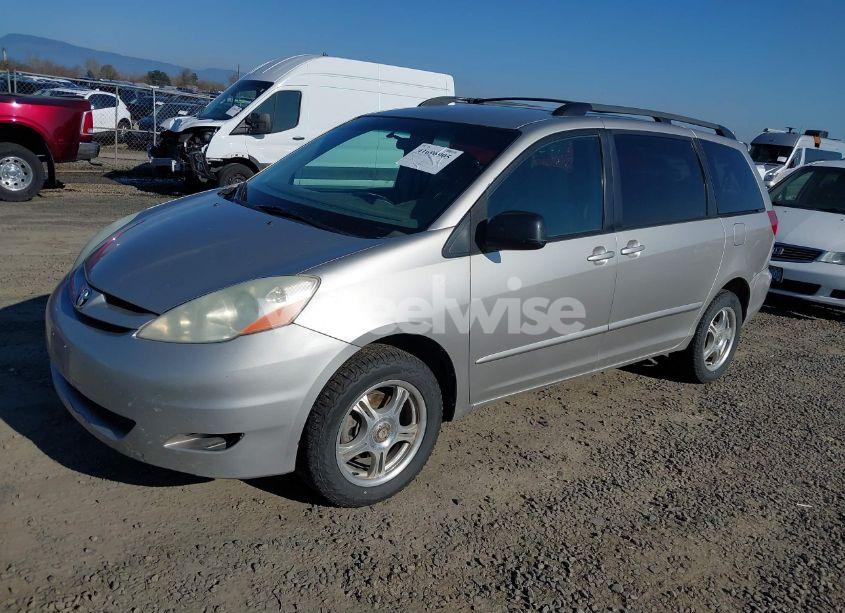 Photo 2 of 2006 Toyota Sienna LE (VIN 5TDBA23C06S064777)