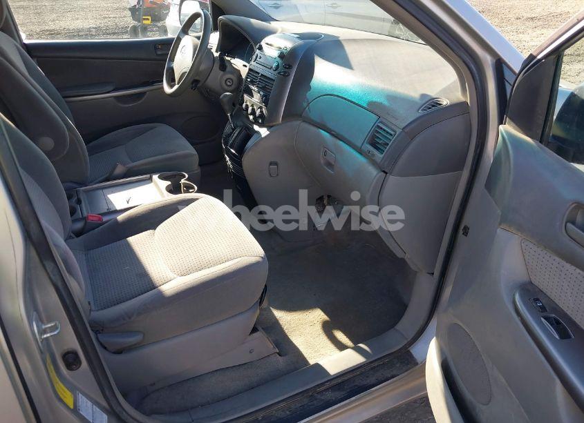 Photo 5 of 2006 Toyota Sienna LE (VIN 5TDBA23C06S064777)