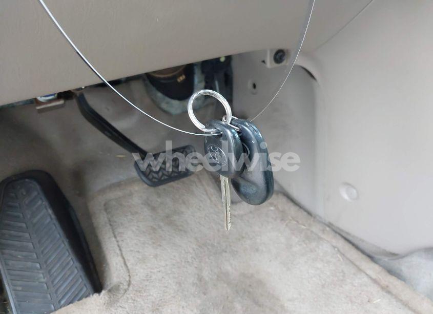 Photo 11 of 2004 Toyota Sienna LE (VIN 5TDBA23C14S003421)